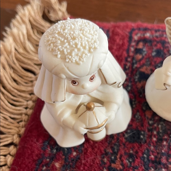 White Ceramic Nativity Figurines Set - Picture 4 of 10